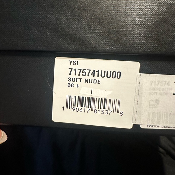 Saint Laurent
Lila Sandals In Crepe Satin - Picture 3 of 8